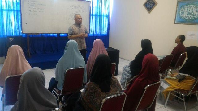 Training for Presenter Griya Ceria, Makassar